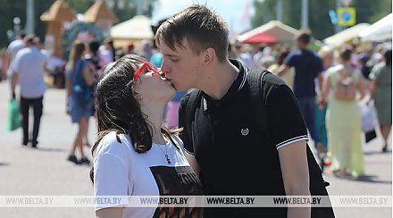 Рекорд "Славянского базара" по поцелуям планируют установить этим летом