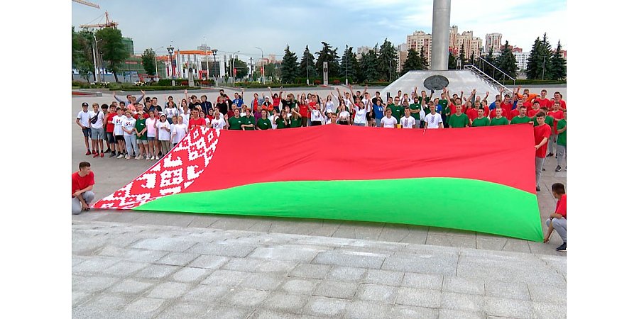 Государственный флаг – ориентир белорусов на земле и в небе