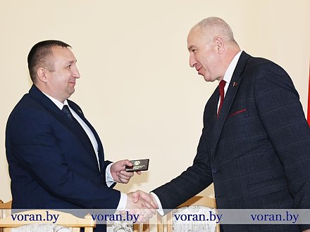 Ключевая задача — развитие района. Председатель Гродненского облисполкома Юрий Караев представил активу Вороновского района нового руководителя