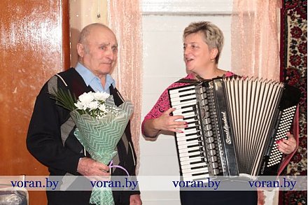 Давайте споем! Звонкий юбилей встретил ветеран труда Станислав Иосифович Захаревский из агрогородка Гирки