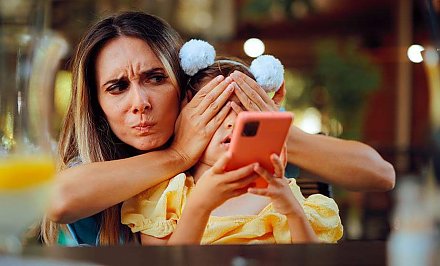 Криминал в школах подтолкнул европейцев на запрет соцсетей для детей и подростков