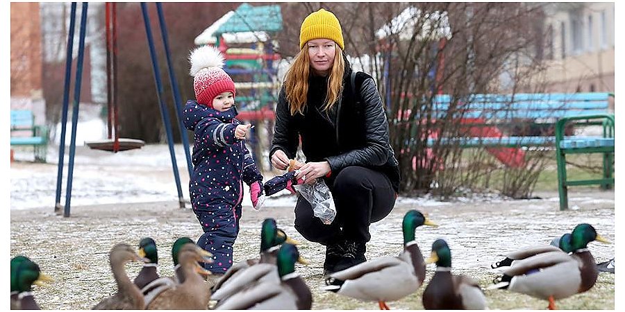 Пособия по уходу за ребенком в возрасте до трех лет увеличиваются с 1 февраля