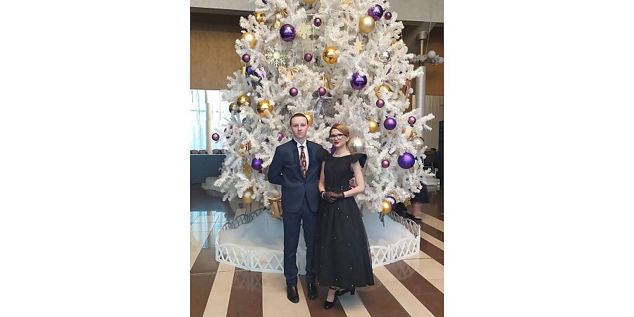 Бал  в стиле ретро. Учащиеся Вороновской средней школы Анастасия Стома и Денис Сугако побывали на областном новогоднем балу