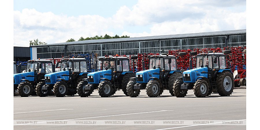 МТЗ поставит в Челябинскую область 300 тракторов в 2023 году