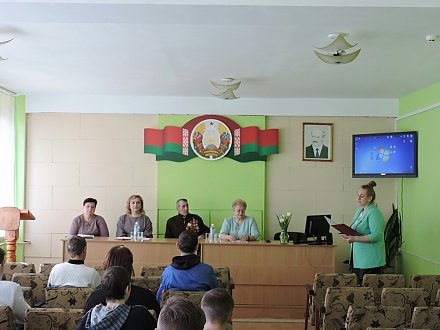 Диалоговая площадка к 78-летней годовщине Великой Победы прошла в Вороновском государственной колледже