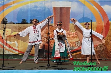 Праздник хлеба, сыра и кваса проходит в Новогрудке