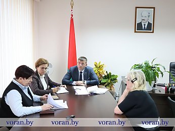 В Вороново прием граждан провел член Постоянной комиссии Совета Республики по региональной политике и местному самоуправлению Дмитрий Захарчук