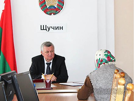 В Щучине провел прием граждан и прямую телефонную линию первый заместитель председателя облисполкома Иван ЖУК