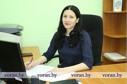 Держит руку на пульсе законодательства