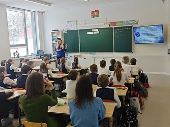 Денежные сборы, штрафы за пропуски: в Министерстве образования опровергли фейки о школьных правилах