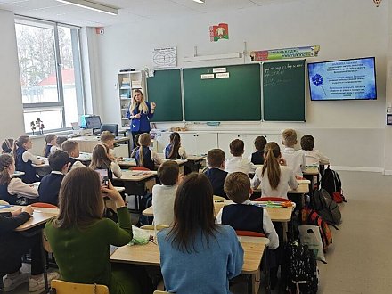 Денежные сборы, штрафы за пропуски: в Министерстве образования опровергли фейки о школьных правилах
