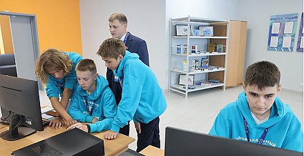 Александр Лукашенко учащимся национального технопарка: вы молодцы, вы наше будущее