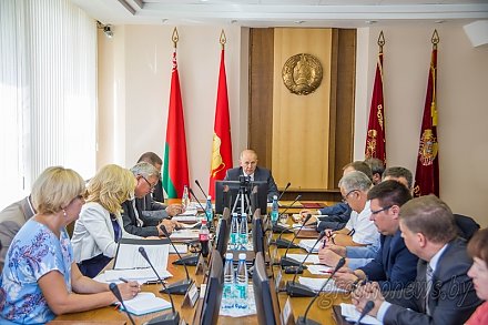 Бюджет региона исполнен с профицитом. В облисполкоме рассмотрели итоги социально-экономического развития за 6 месяцев