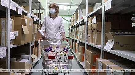 Что происходит с поставками медикаментов в условиях санкций, рассказал гендиректор "Белфармации"