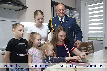 Счастье, умноженное на пять. Жительница Вороново Наталия Ярмолович в День матери была удостоена государственной награды