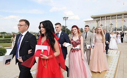 120 лучших представителей гродненских вузов отправились на Республиканский праздник выпускников. Ребята поделились своими ожиданиями от предстоящего события