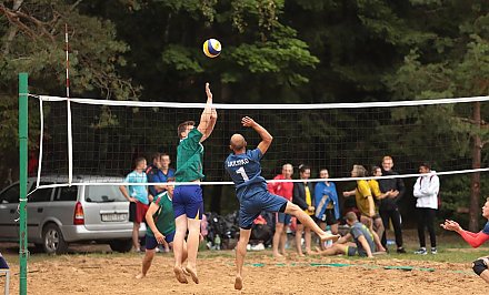 Соревнования по пляжному волейболу прошли на Августовском канале