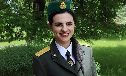 В армию пошла по стопам отца. Военнослужащей Лидского пограничного отряда вручили благодарность от председателя Госпогранкомитета