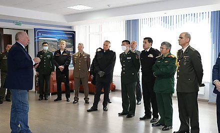 Белорусскую атомную станцию посетили военные атташе 12 государств