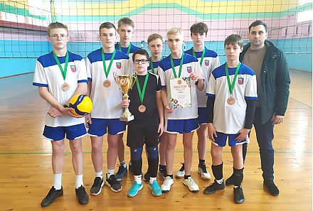 Бронза — в руках! Накануне Всемирного дня здоровья юношеская сборная Вороновщины успешно выступила на областных соревнованиях по волейболу