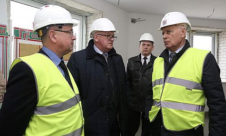 О сроках ЦТ, производственные мастерские колледжа и новое общежитие университета. Министр образования Беларуси Игорь Карпенко посетил с рабочей поездкой Гродно (будет дополнено)