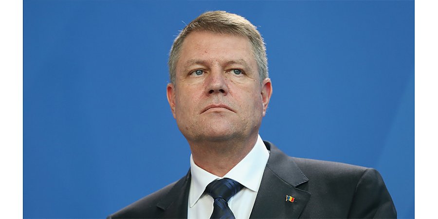 Президент Румынии заявил, что уйдет в отставку 12 февраля