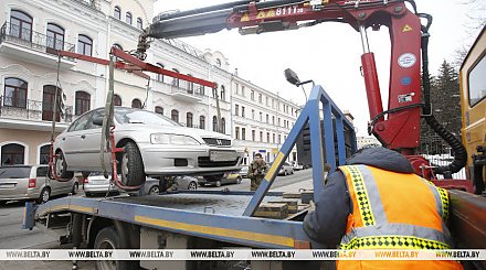 В Беларуси корректируют правила принудительной эвакуации транспорта должников