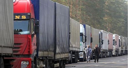 Более 900 грузовиков ожидают выезда на границе с Литвой