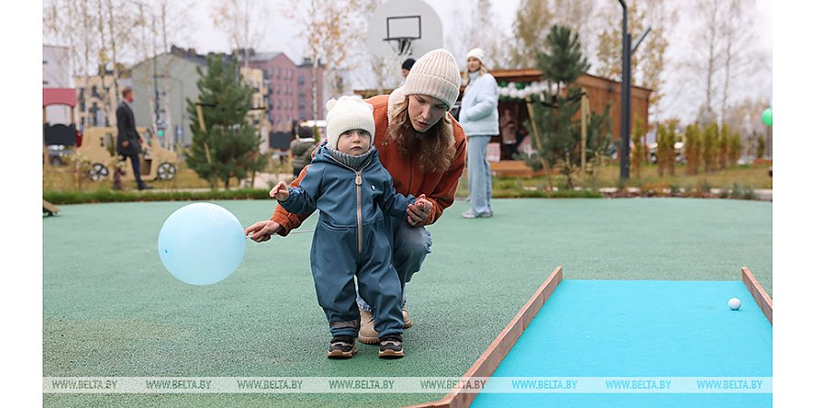 Минтруда: Беларусь среди лидеров по созданию комфортных условий для материнства и детства