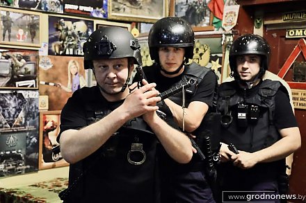 Стрельбы, маневрирование и физподготовка. Смотр-конкурс профмастерства сотрудников ОМОН и патрульно-постовой службы милиции прошел в Гродно