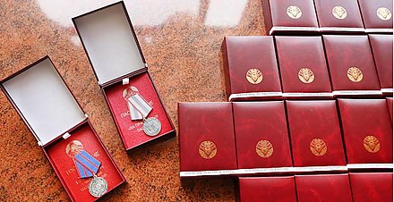 За плённую працу. Больш за 30 жыхароў Гродзеншчыны ўзнагароджаны дзяржаўнымі ўзнагародамі. Сярод іх — прадстаўнікі Воранаўшчыны