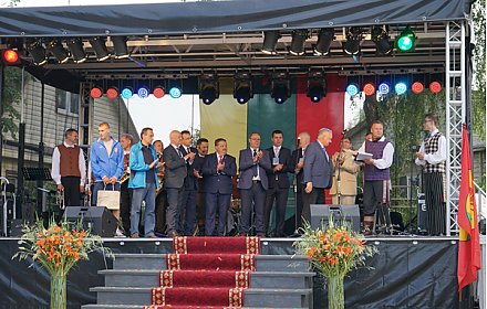 На праздник к соседям