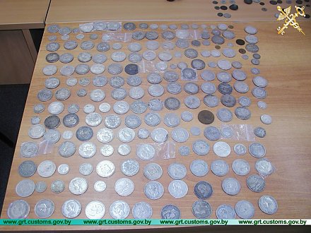 Монеты Византии и Римской империи таможенники нашли в тайнике