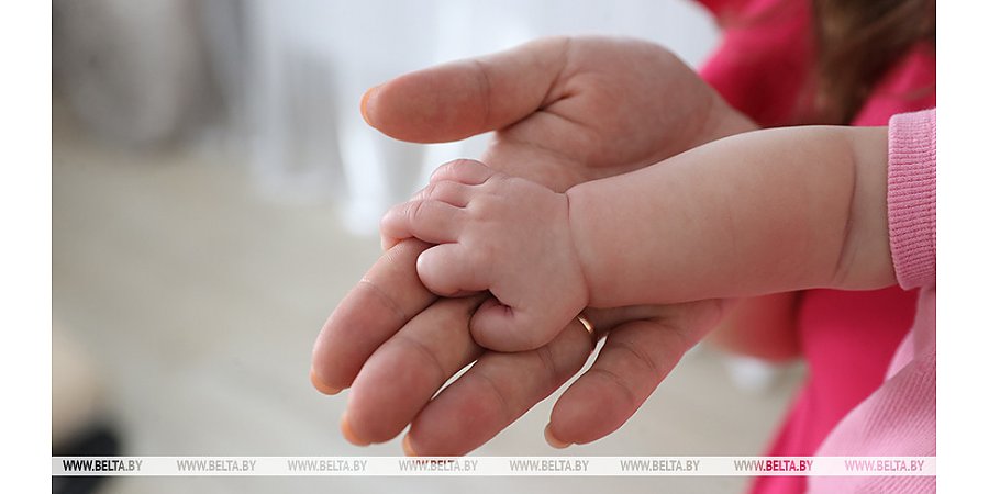 В Беларуси 4,5 тыс. семей усыновителей воспитывают более 7,1 тыс. детей