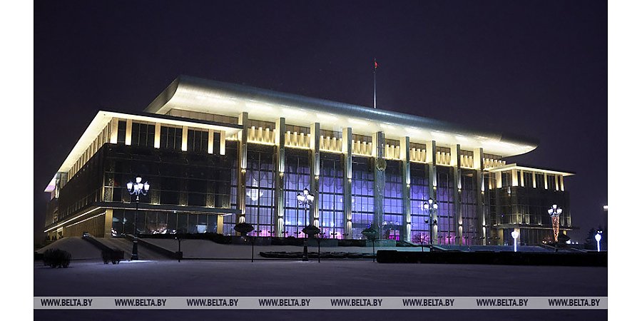 Александр Лукашенко поздравил зарубежных лидеров с новогодними праздниками