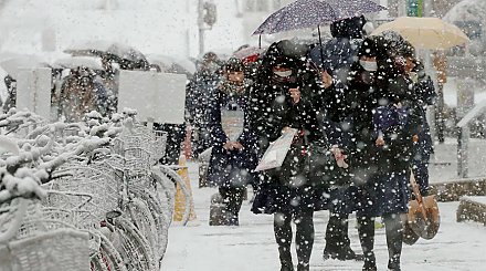 В Японии из-за сильных снегопадов частично нарушено авиасообщение