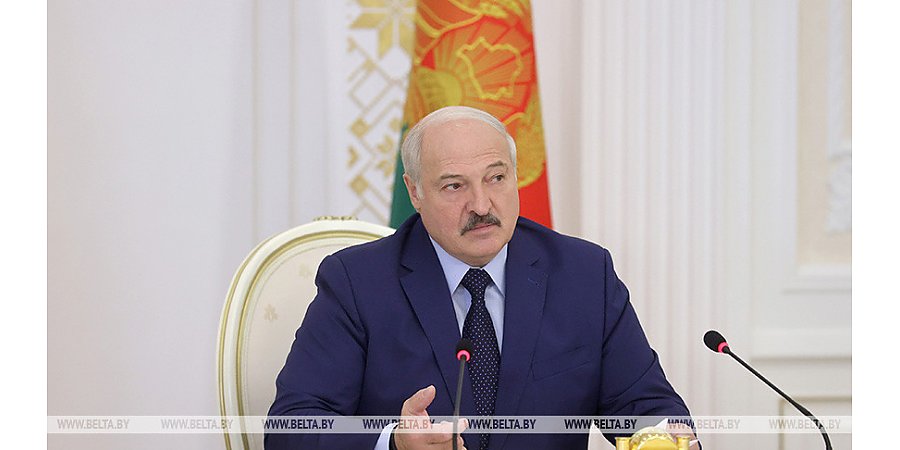 Александр Лукашенко: использование санкций для давления на страну - это шантаж в международном масштабе