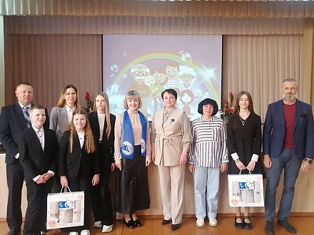 Ко Дню семьи шесть семей Вороновского района получили подарки от районной организации общественного объединения «Белорусский союз женщин»