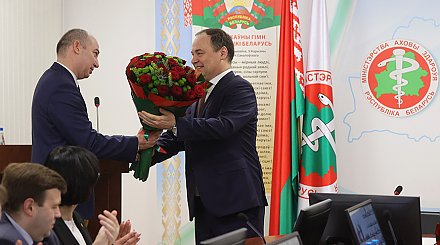 Роман Головченко представил коллективу Минздрава нового руководителя