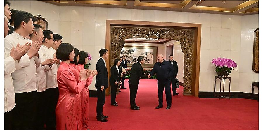 Александр Лукашенко приехал в Пекинский университет