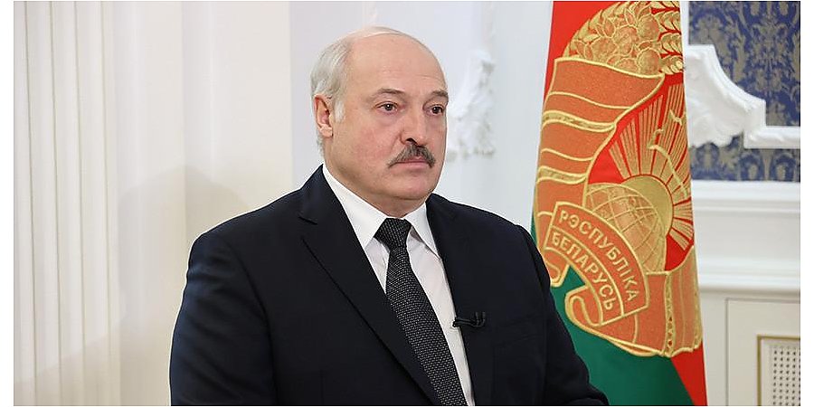 "Это какая-то тренировка или шантаж". Александр Лукашенко о войне с мигрантами на границе Польши