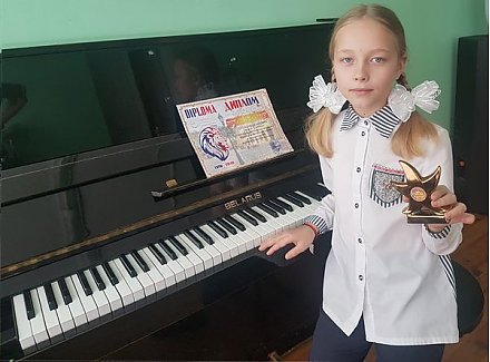 Воспитанница Радунской ДШИ завоевала второе место на международном  фестивале-конкурсе искусств «Зірковы візерункі» в Украине