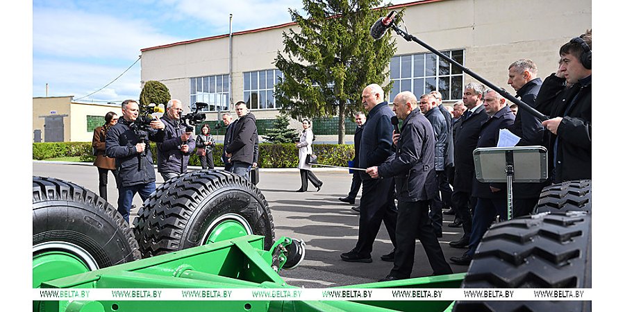 Большая командировка на юг страны и аэродром спецназначения. Итоги недели Президента