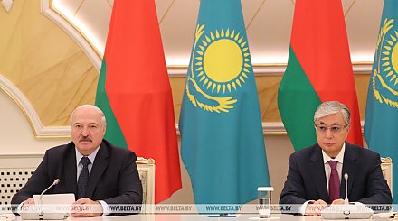 Лукашенко и Токаев обсудили саммит ЕАЭС, коронавирус и обменялись поздравлениями с юбилеем Победы