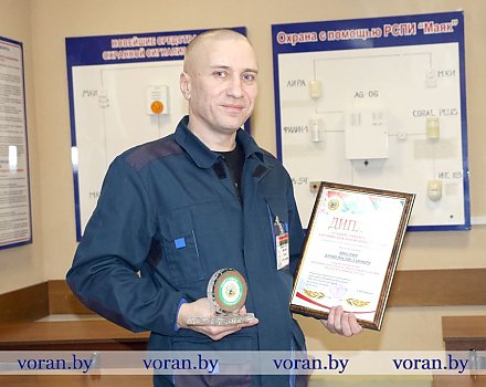 Настоящий профессионал. Электромонтер охранно-пожарной сигнализации Вороновского отдела Департамента охраны МВД Юрий Янкович признан «Лучшим по профессии» среди подразделений охраны Гродненской области