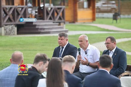 Губернатор в Беловежской пуще! В эти минуты Юрий Караев проводит пресс-конференцию для журналистов республиканских и региональных СМИ