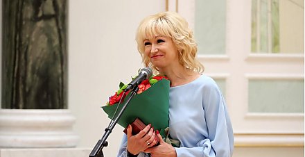 Александр Лукашенко поздравил народную артистку Беларуси Маргариту Александрович с юбилеем
