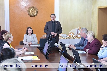 Перспективы повышения эффективности производственного процесса и качества выпекаемого хлеба и хлебобулочных изделий Вороновским филиалом Гроднооблпотребобщества обсудили на круглом столе в райисполкоме