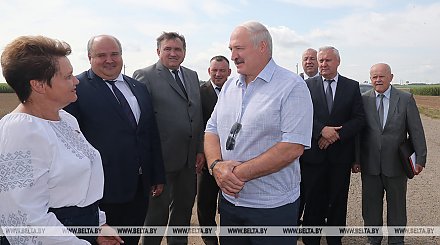 Александр Лукашенко подчеркивает важность комплексного подхода к сельхозработам в период уборочной