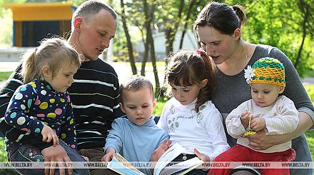 Размеры пособий семьям, воспитывающим детей, увеличиваются с 1 мая